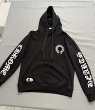 Felpa nera con cappuccio